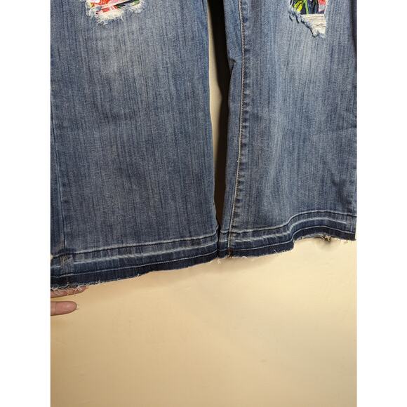 NWT Lane Bryant Distressed Floral Patch Crop Jeans - Picture 2 of 10